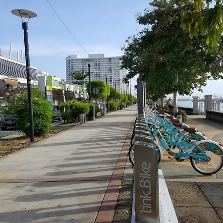 Maritime Seaview Suites Penang จอร์จทาวน์ ภายนอก รูปภาพ