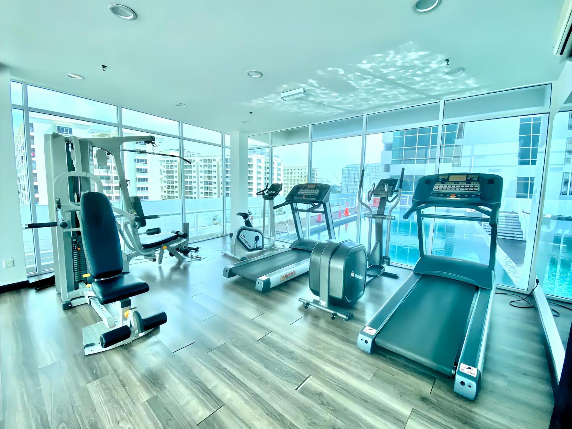 Maritime Seaview Suites Penang จอร์จทาวน์ ภายนอก รูปภาพ