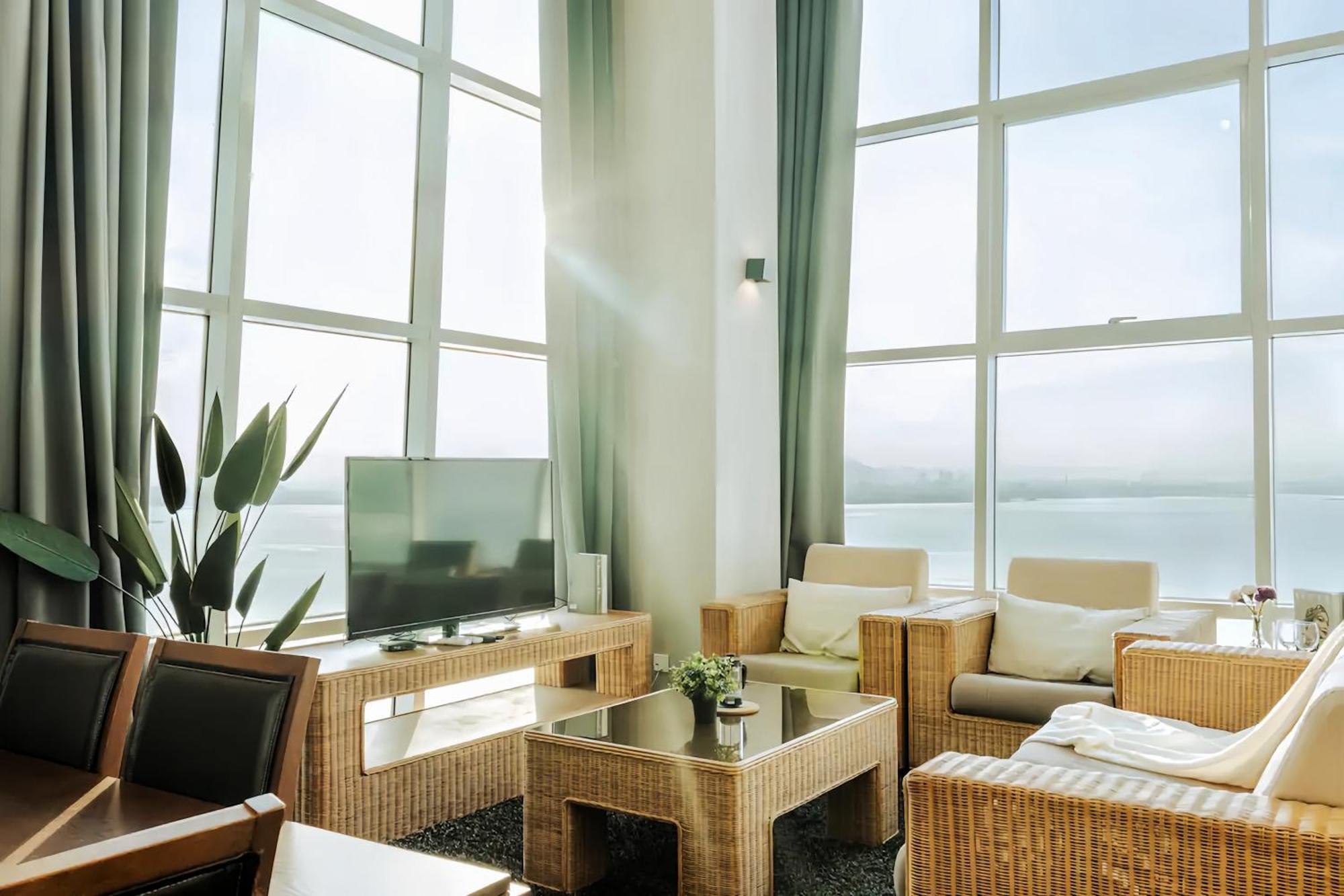 Maritime Seaview Suites Penang จอร์จทาวน์ ภายนอก รูปภาพ
