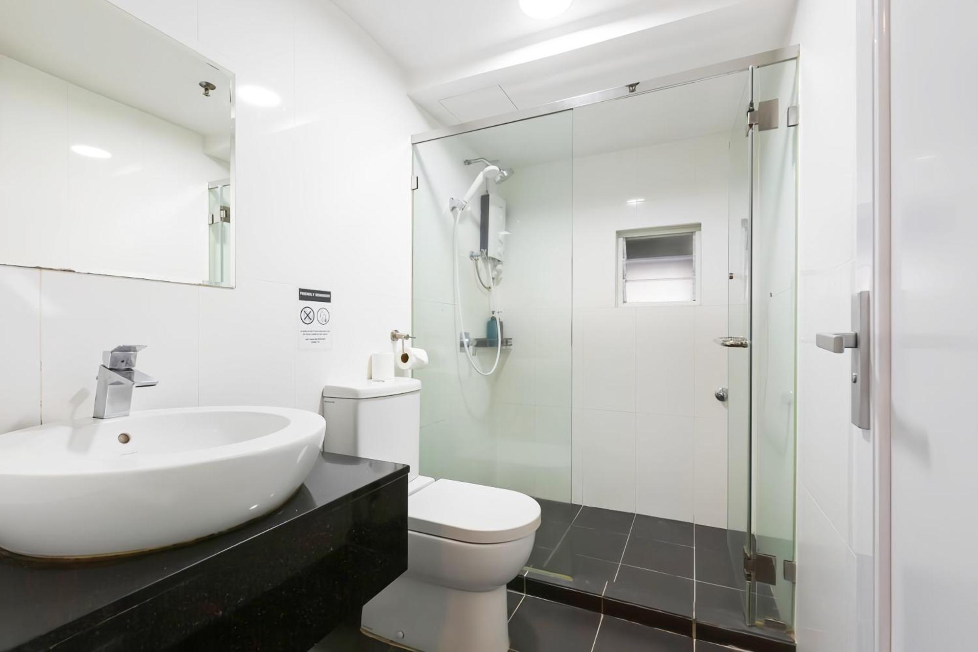Maritime Seaview Suites Penang จอร์จทาวน์ ภายนอก รูปภาพ